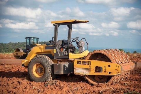 Motor Graders Guide: Explore Types, Components, Applications, Capacity, and Safety Factors
