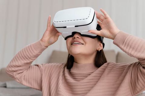 Virtual Reality Headsets Guide: Features, Types, and Practical Uses
