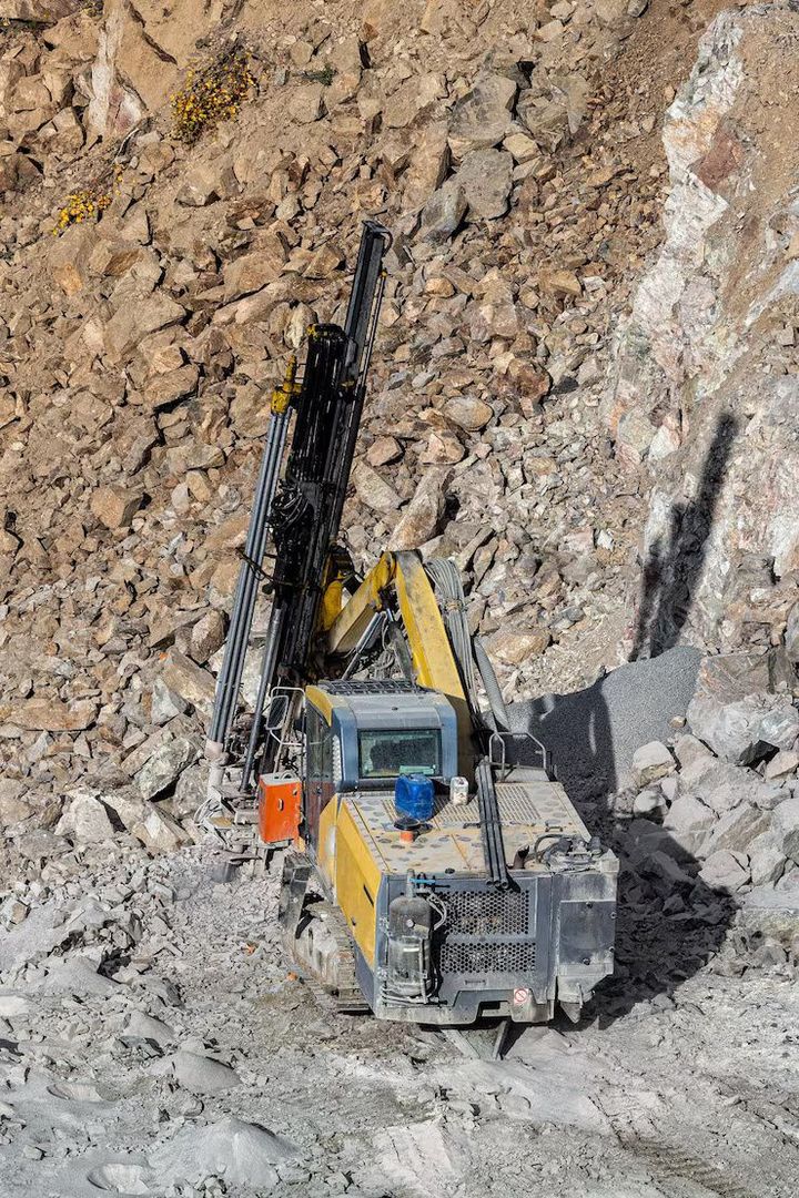 Hydraulic Breakers Guide to Learn Construction Demolition Equipment Functions