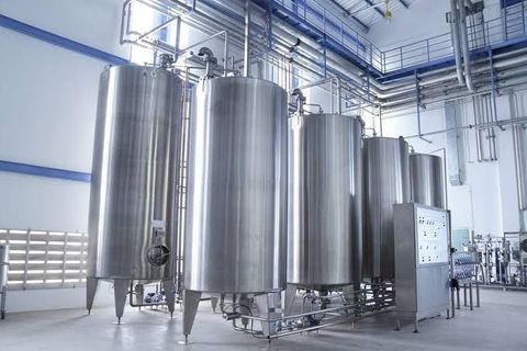 A Complete Guide to Industrial Tanks: Uses, Materials, and Maintenance