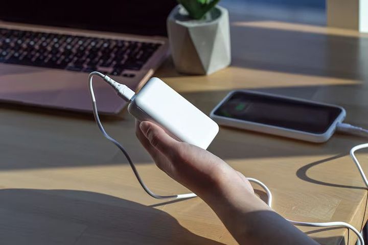 Backup Power Guide: Explore Systems, Batteries, Generators, Capacity, Uses, and Planning Factors