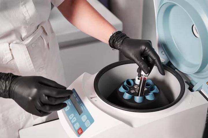 How a Laboratory Centrifuge Works: Complete Guide