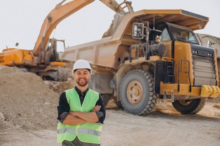 Heavy Construction Equipment Mechanic Guide: Skills, Tools, and Industry Insights