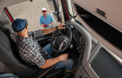 CDL Training Details: Explore Programs, Eligibility, Driving Skills, Testing, Safety, and Preparation