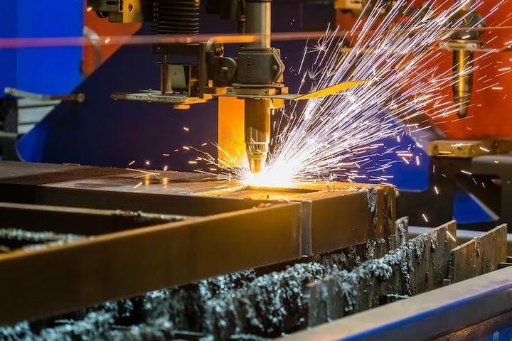 CNC Sheet Metal Folding Machines Guide: Explore Types, Features, Applications, Benefits, and Selection Factors